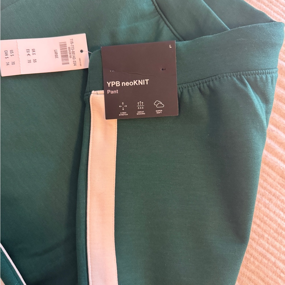 Women’s NWT Green Abercrombie YPB neoKNIT Pants with Cream Stripe